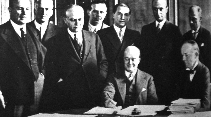 El primero de mayo de 1933 se firmó oficialmente en Londres el Tratado Roca-Runciman, sobre comercio de carnes y aranceles.