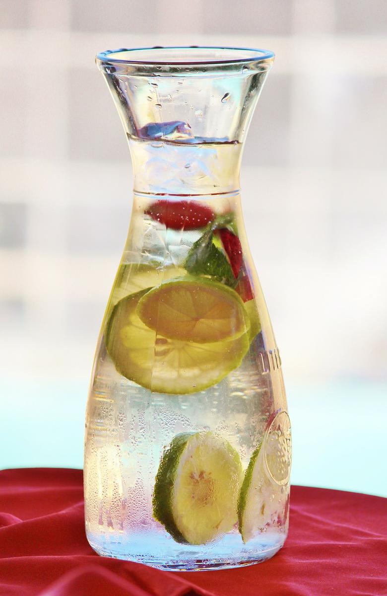 Agua con limón.