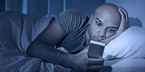La lectura en smartphone empeora síntomas visuales respecto a hacerlo en papel. (Foto: Bosland Corp.)