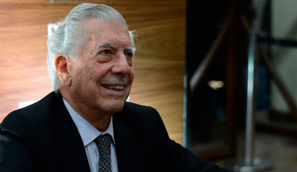 Internaron a Mario Varga Llosa.