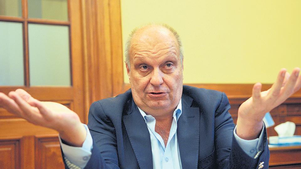 Despidos en medios públicos: Lombardi al banquillo