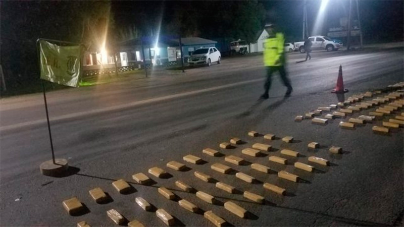 Incautaron más de 260 ladrillos de droga