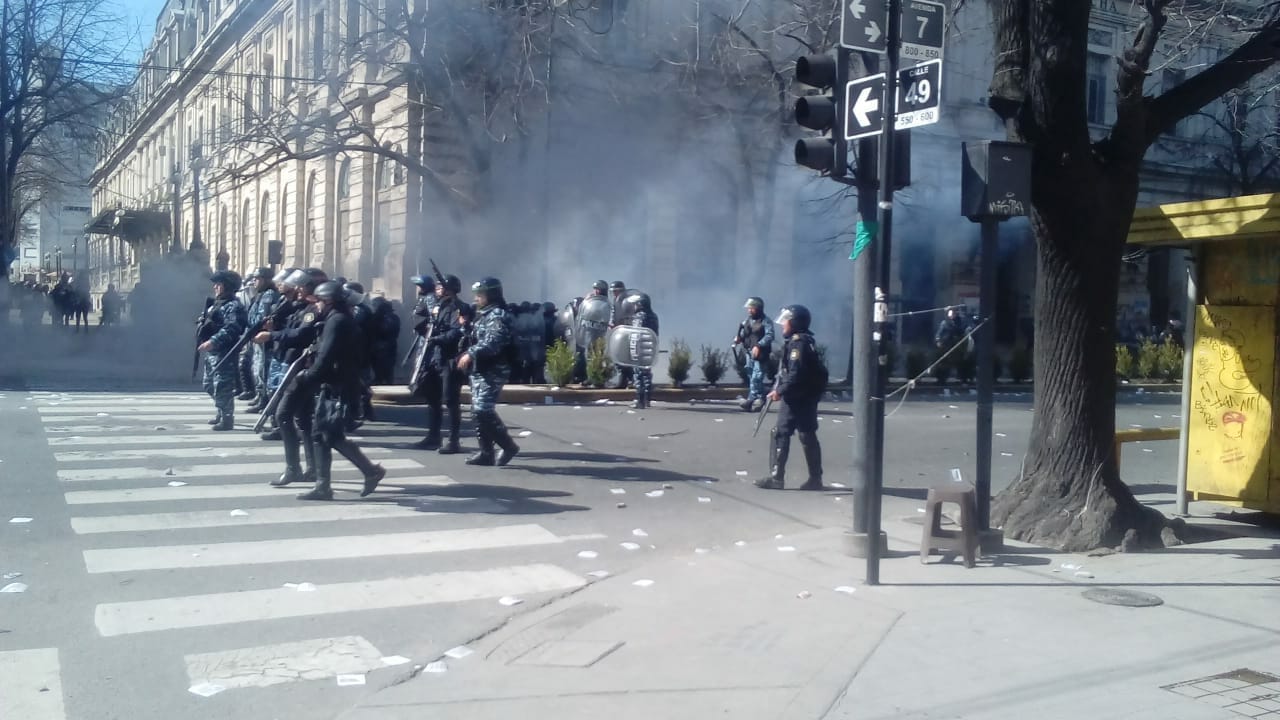 Represión a trabajadores de Astilleros Río Santiago.