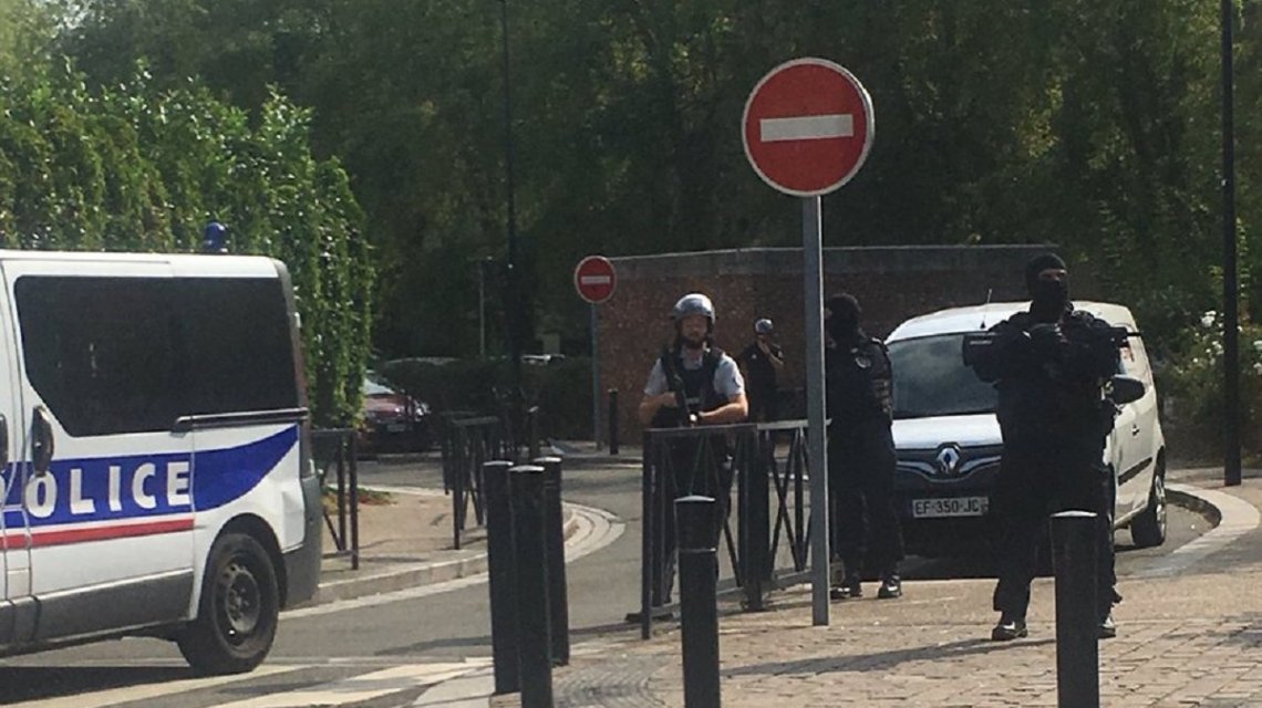 París: Ataque con cuchillo al grito de 