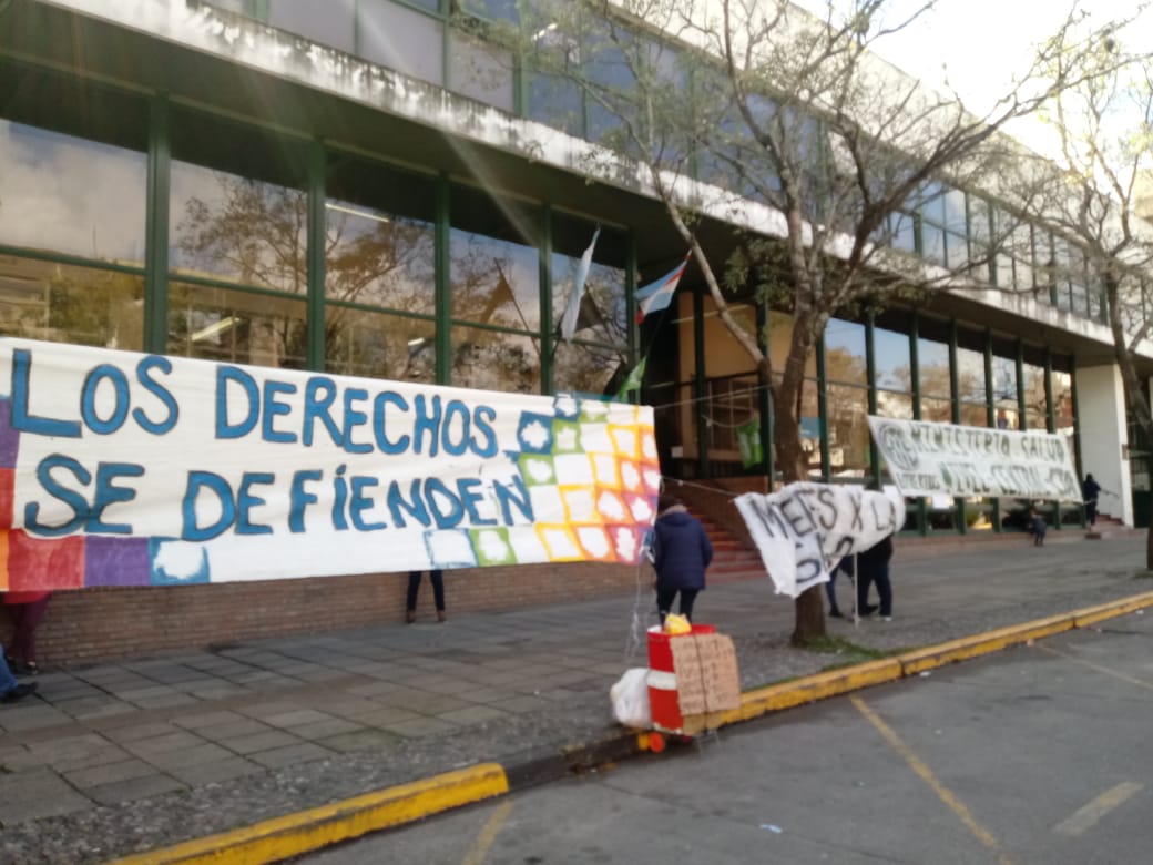 Rechazan el repliegue del Estado nacional y denuncian el colapso de la salud pública