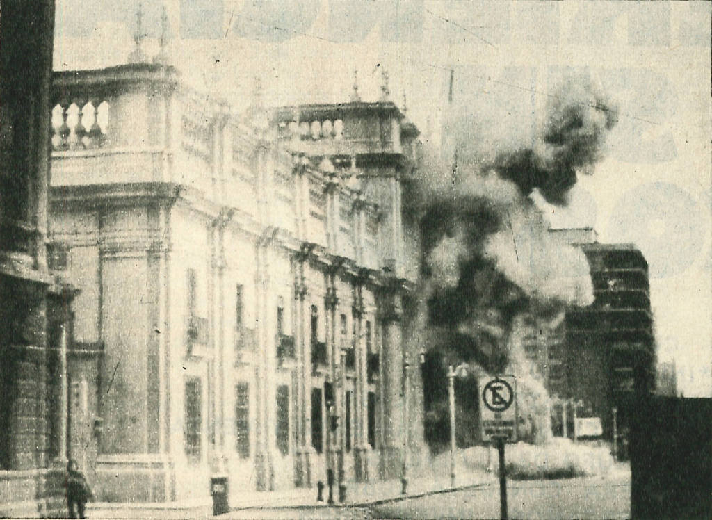 Augusto Pinochet encbezó un alzamiento militar en Chile que terminó con la muerte del presidente constitucional Salvador Allende .