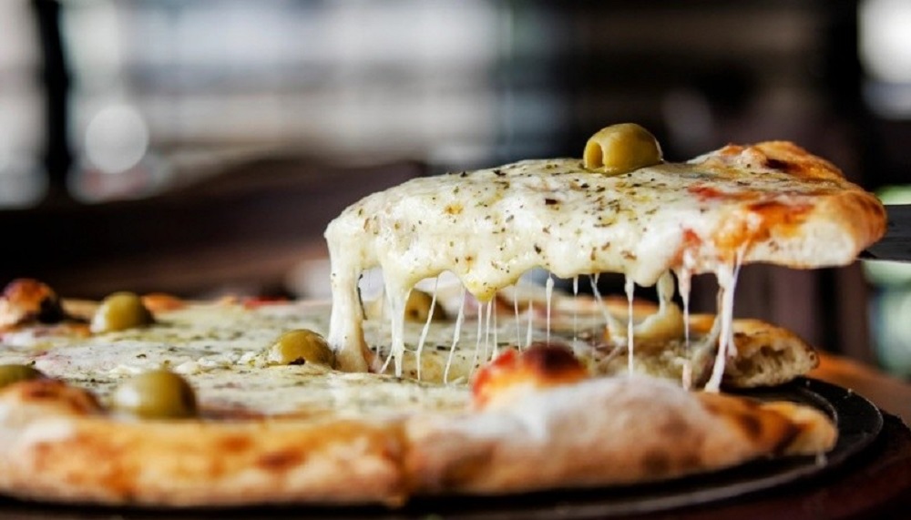 La historia de amor de Román con la pizza comenzó a los tres o cuatro años  cuando su madre le presentó por primera vez el plato italiano.