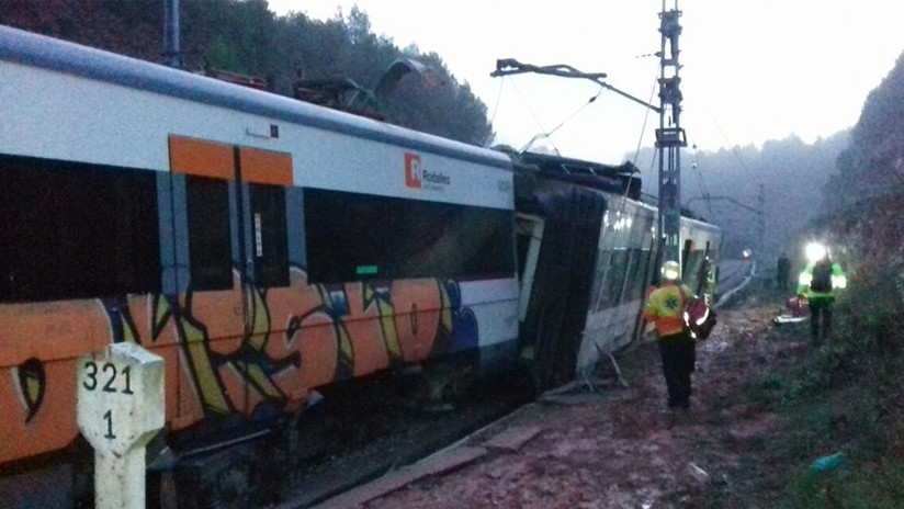España: Un muerto y decenas de heridos por descarrilamiento de un tren en Cataluña