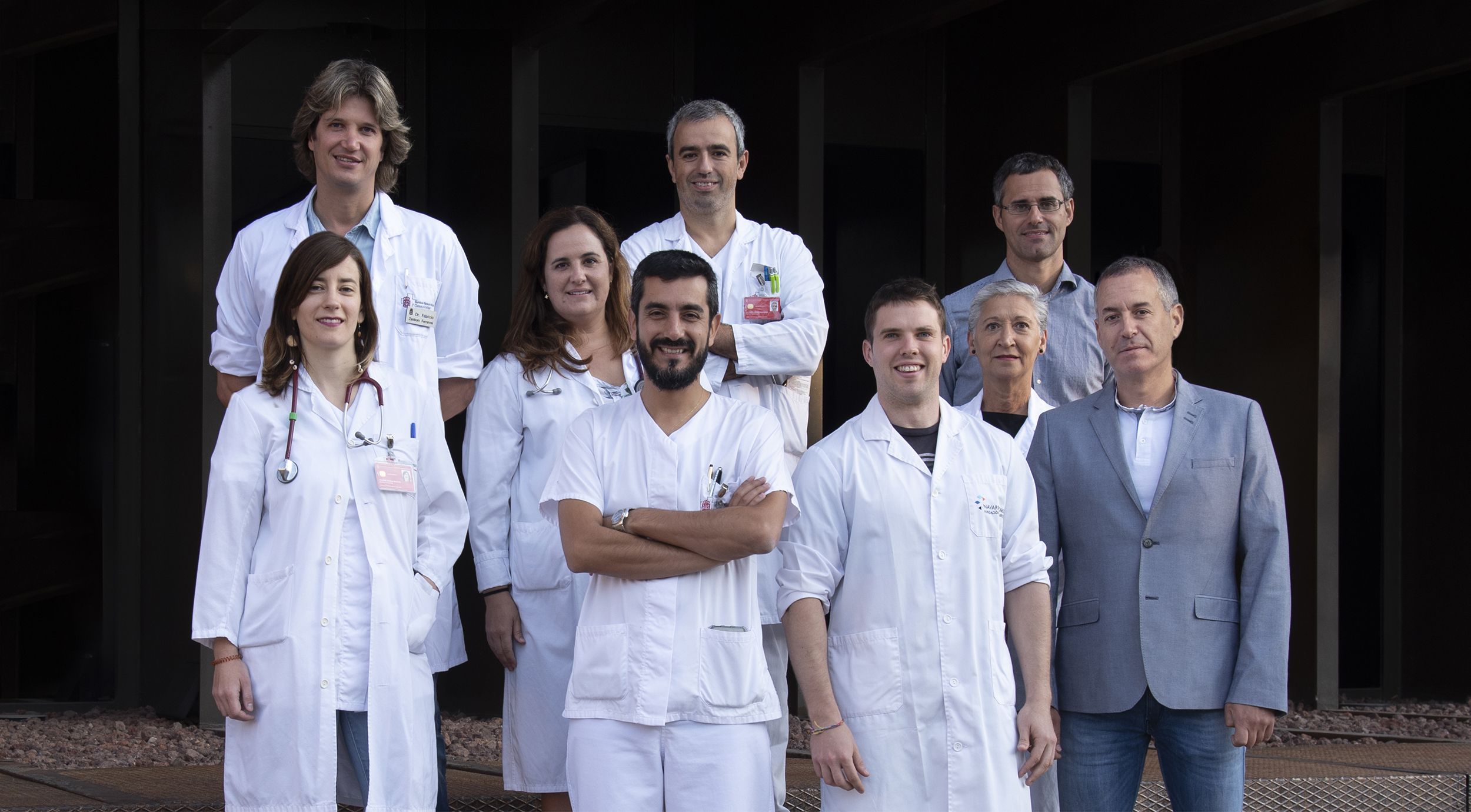 Los autores del estudio publicado en la revista “Jama Internal Medicine”. Fila posterior (de izq. a dcha.): Fabricio Zambom Ferraresi, Álvaro Casas Herrero y Javier Alonso Renedo. Fila central (de izq. a dcha.): Agurne García Baztán, María Gonzalo Lázaro e Itziar Apezteguía Iráizoz. Fila delantera (de izq. a dcha.): Nicolás Martínez Velilla, Mikel López Sáez de Asteasu y Mikel Izquierdo Redín.