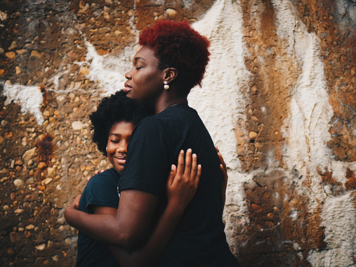El estudio subraya la importancia de ayudar a las familias a una mejor comprensión de la situación y a la aceptación progresiva de la misma. / Eye for Ebony on Unsplash