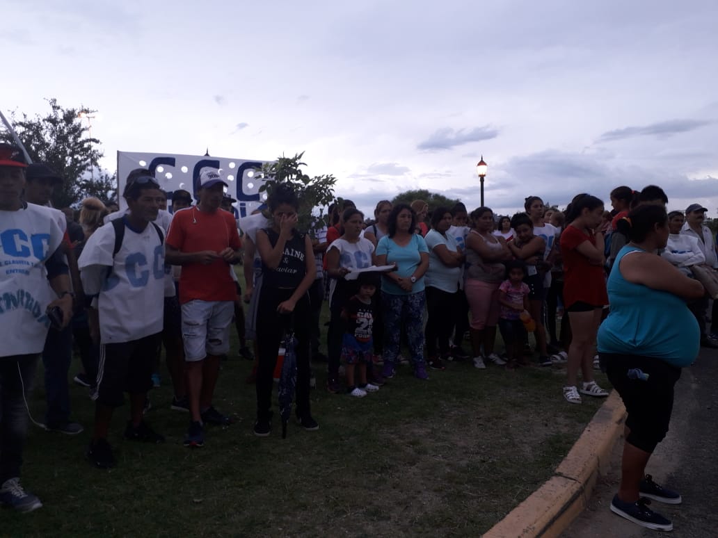 Emocionados, militantes de la CCC y familiares de las víctimas, participaron del acto.