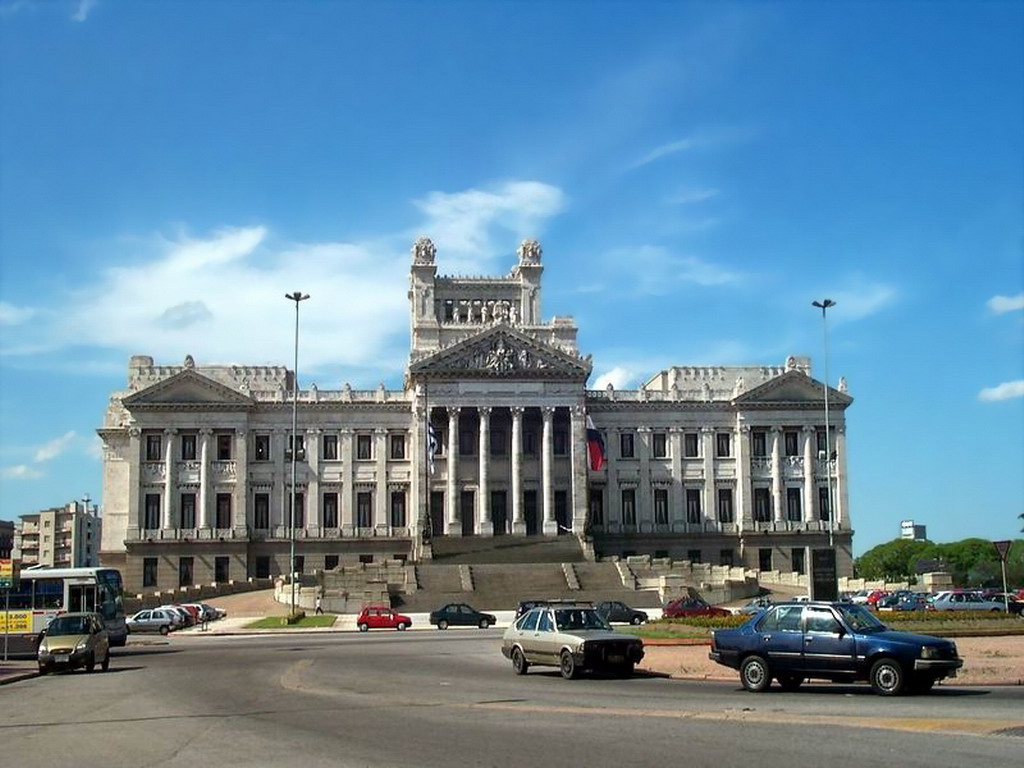 El parlamento uruguayo pidió el cese del bloqueo a Venezuela.