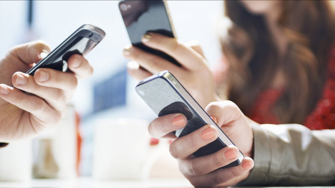 El Gobierno congeló las tarifas de telefonía fija y móvil, Internet y TV por cable