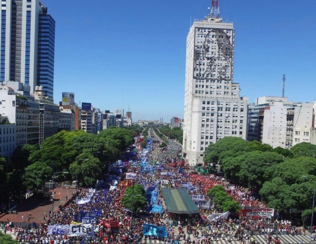 Los movimientos populares se declaran en alerta y movilización
