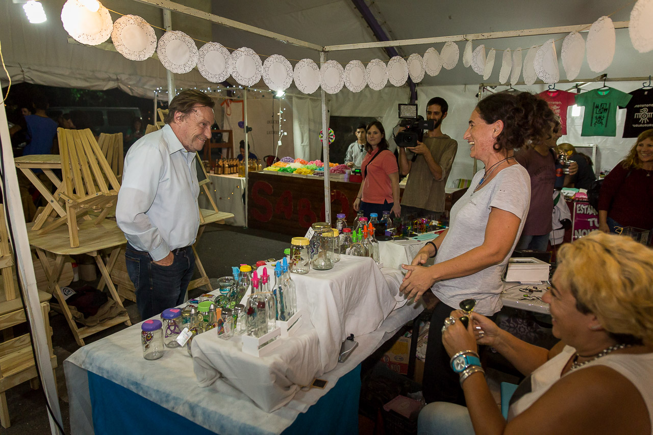 Varisco recorrió las carpas dialogando con los expositores.