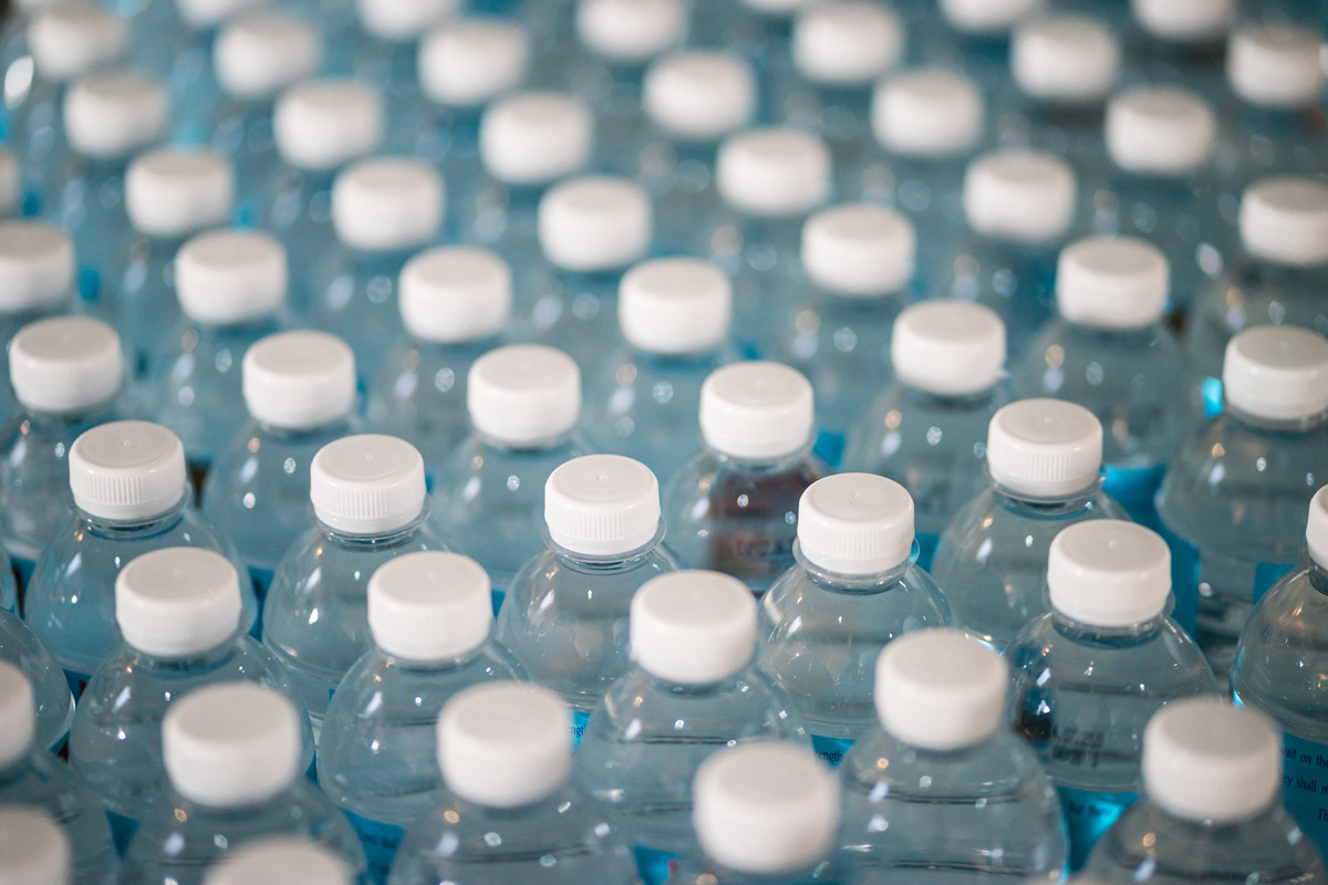 Existe la posibilidad de que en un futuro próximo en Estados Unidos el consumo agua embotellada supere al de las bebidas gaseosas no alcohólicas.