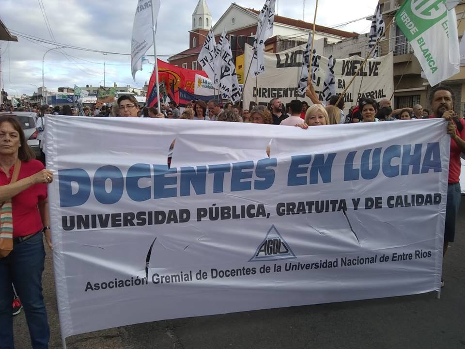 Docentes reclaman que jubilados sean eximidos del congelamiento de haberes