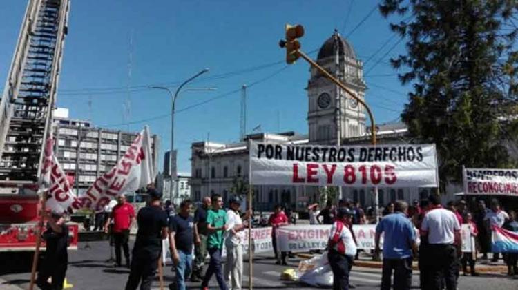 Bomberos voluntarios realizaron un intenso plan de lucha para ser reconocidos por el Gobierno. // Foto: archivo AIM.