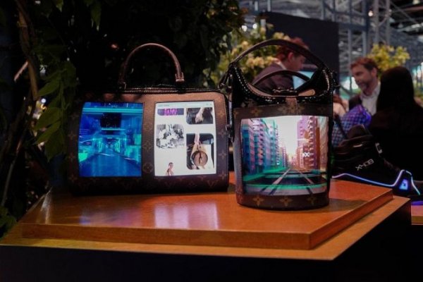 Louis Vuitton presentó carteras con pantallas plegables - Política | AIM Digital