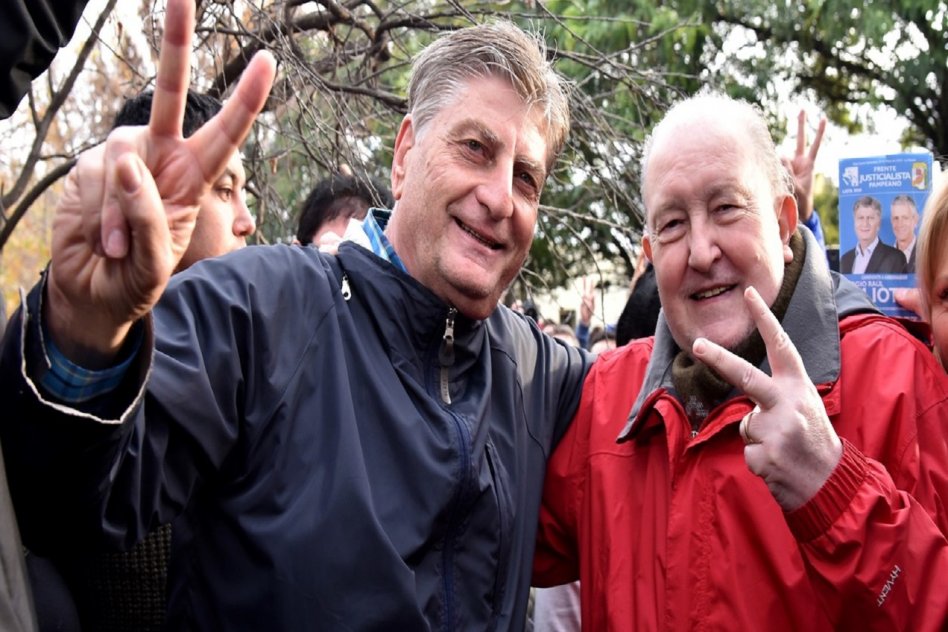 La fórmula del Frente Justicialista Pampeano que llevó a Jorge Ziliotto como candidato a gobernador se imponía con una ventaja de 20 puntos .