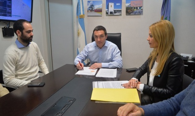 Se recolectarán los neumáticos fuera de uso y el producto obtenido de su reciclado se aplicará en distintos espacios del distrito