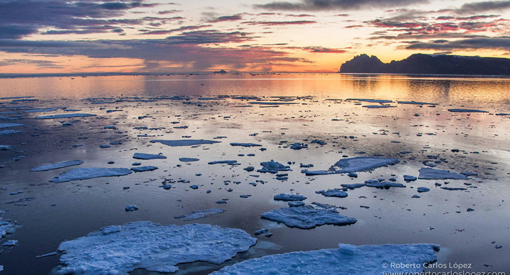 Es una placa que influye en el derretimiento de hielo de la Antártida.