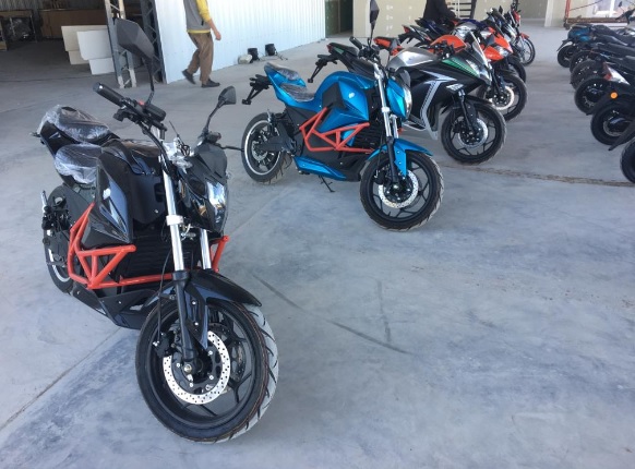 En principio se dedicarán a la comercialización de motos. 