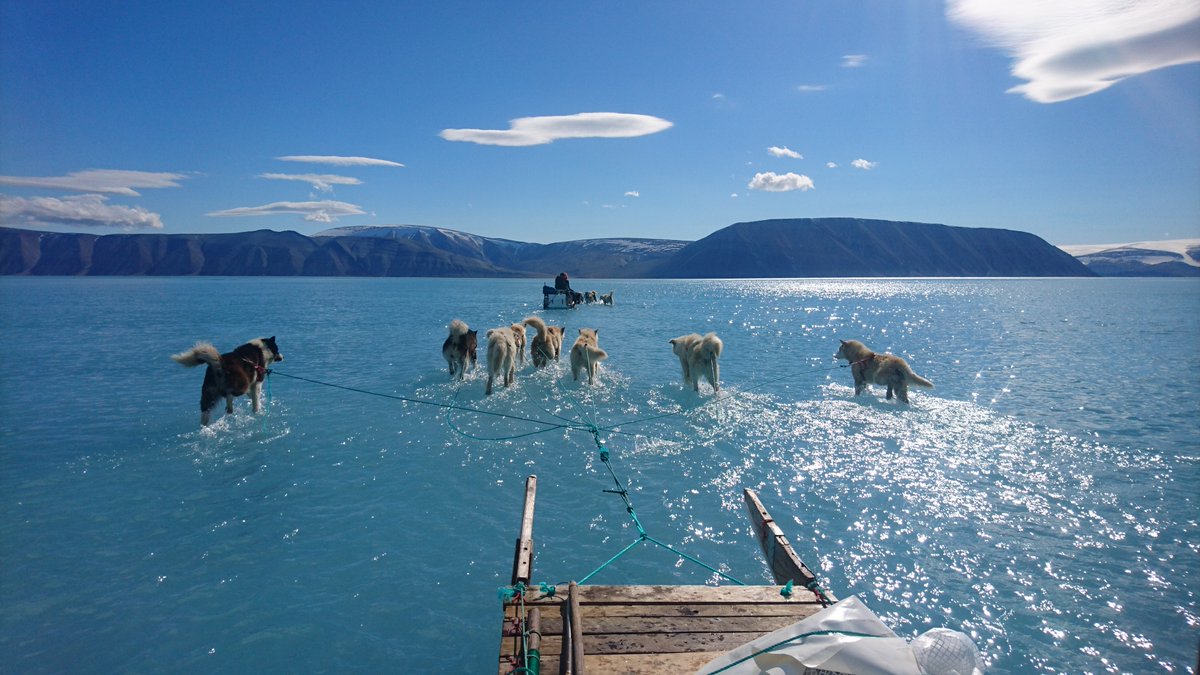 Las comunidades en Groenlandia dependen del hielo para el transporte, la caza y la pesca. Es por ello que fenómenos meteorológicos como el que recoge esta imagen requieren una capacidad mayor de predicción.
