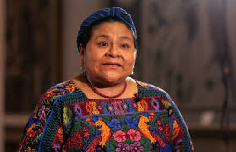 Rigoberta Menchú, guatemalteca que recibió el premio Nobel de paz, instó a las mujeres colombianas a reconocer que “tienen el poder” .