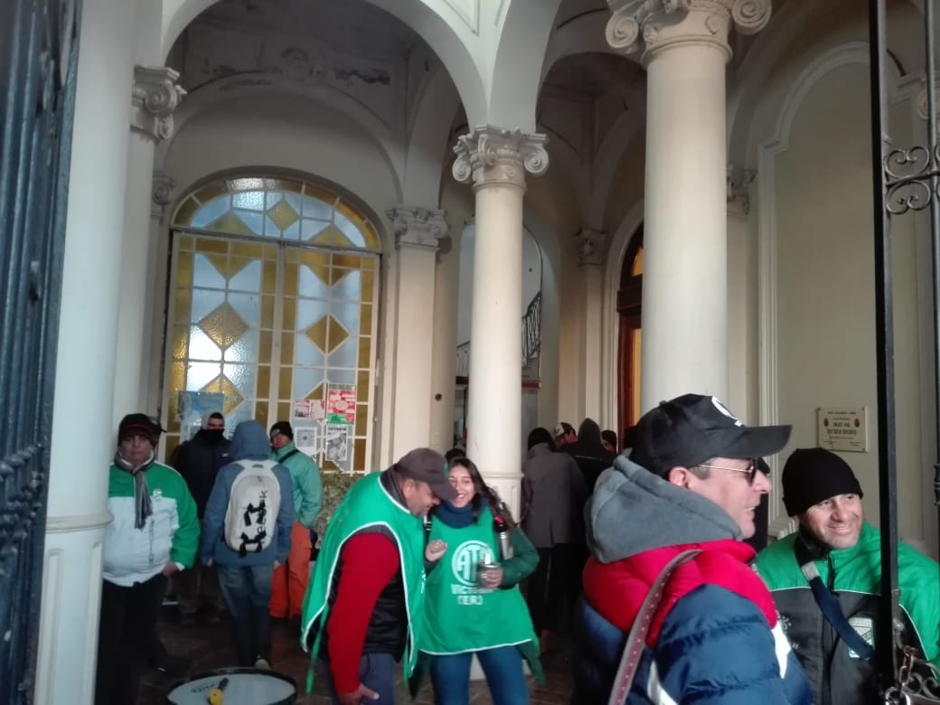 Victoria declaró la “emergencia financiera” y trabajadores iniciaron un plan de lucha. // AIM.
