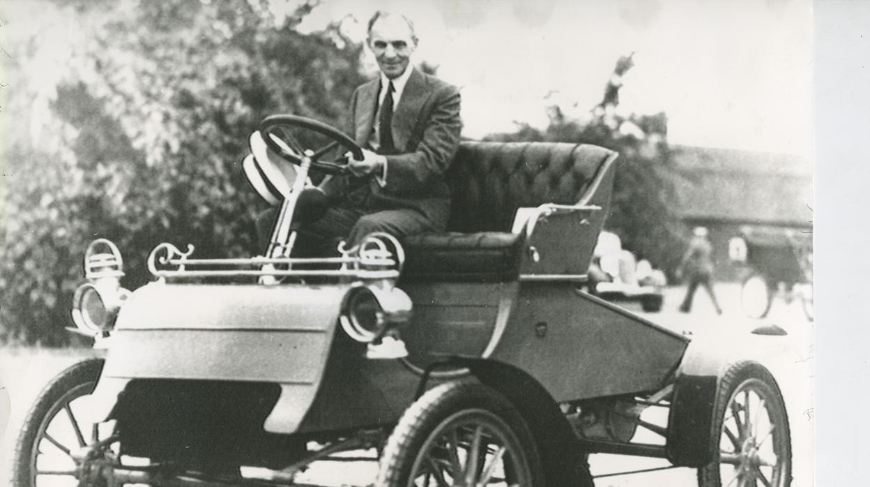 El 4 de julio de 1896 Henry Ford circuló con su cuatriciclo autopropulsado por las calles de Detroit.