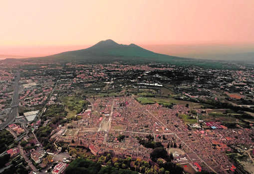 Panorámica de Pompeya (Italia) con el Vesubio al fondo - ABC