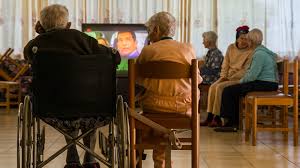 Senado analiza regulaciones de geriátricos
