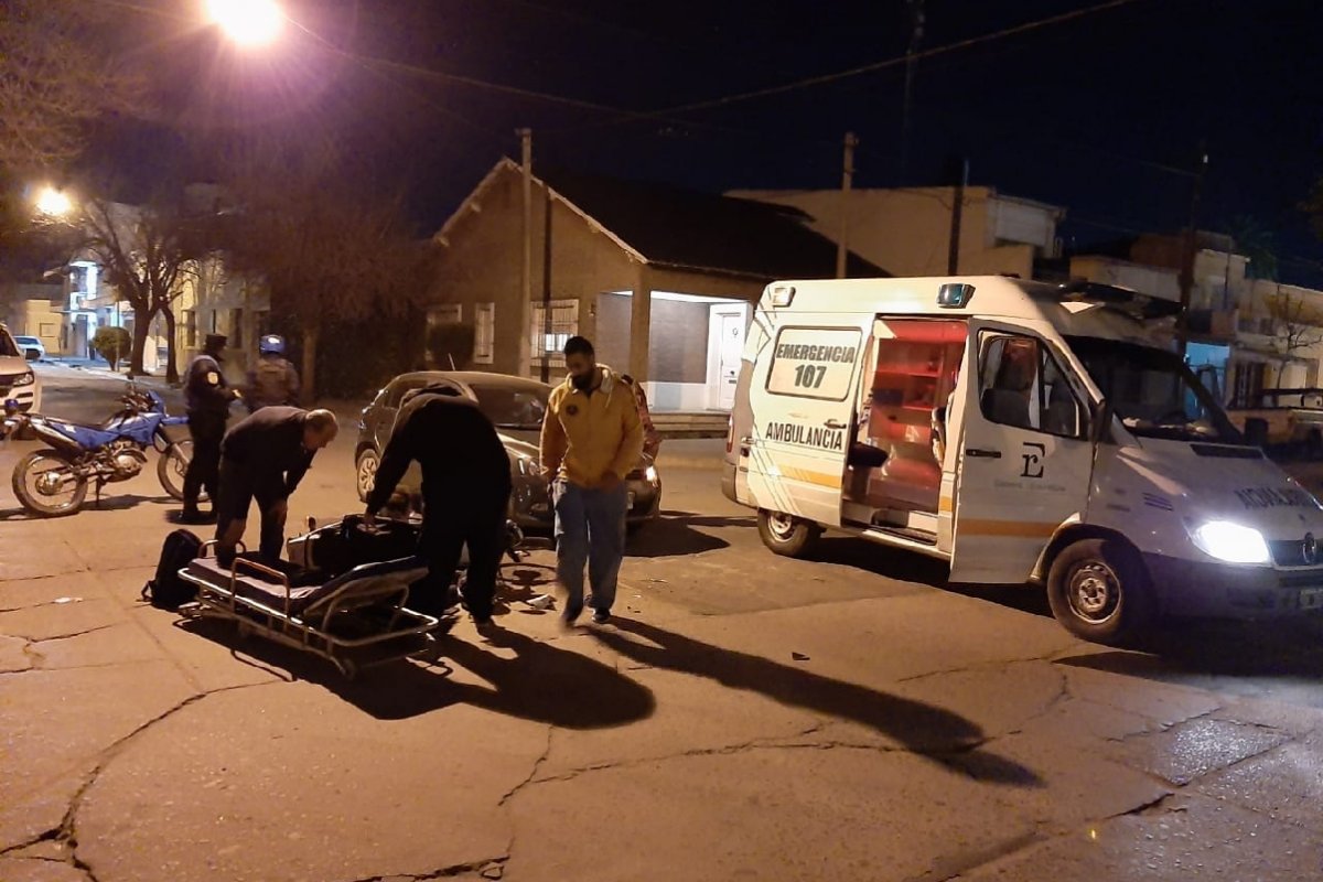 El motociclista fue trasladado al hospital Centenario.