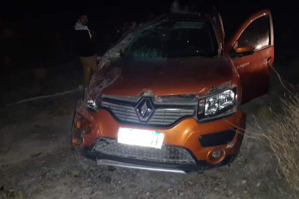 Dos docentes de Comodoro Rivadavia fallecieron ayer y otras dos sufrieron heridas de gravedad, tras protagonizar un vuelco sobre la ruta nacional 3.