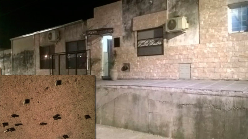Las balas atravesaron el frente del estudio juridico.