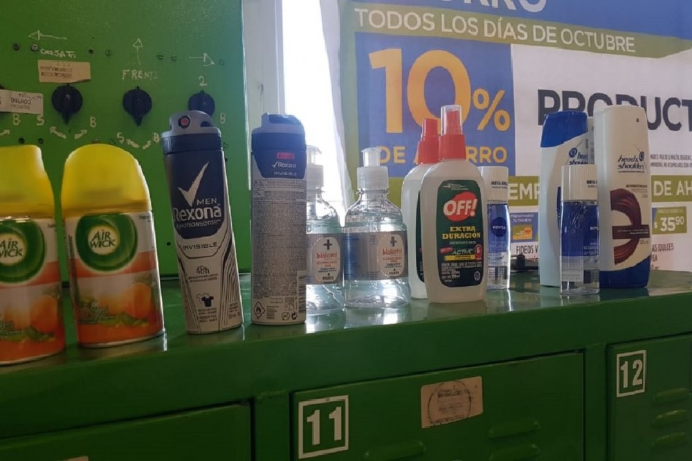 El hombre intentó robar productos pero fue detenido.