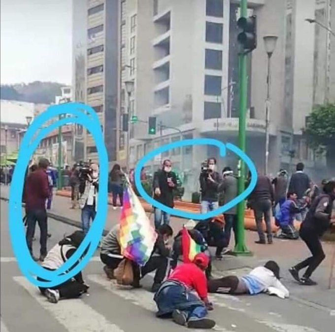 Los equipos periodísticos de TN, América 24, Crónica TV y Telefé fueron agredidos y acusados de realizar actos de sedición por parte del gobierno golpista de Jeanine Añez.