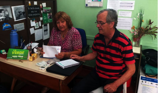 La presidenta del CEntro de Jubilados y Pensioandos de ATE, Juana Ávalos; el secretario de jubilados de Agmer, Sergio Blac.
