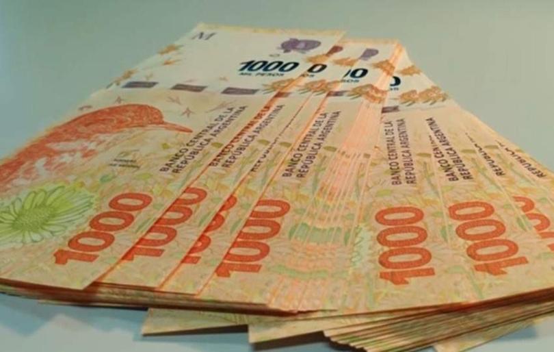 Jubilados de Paraná aprenderán a reconocer billetes falsos.
