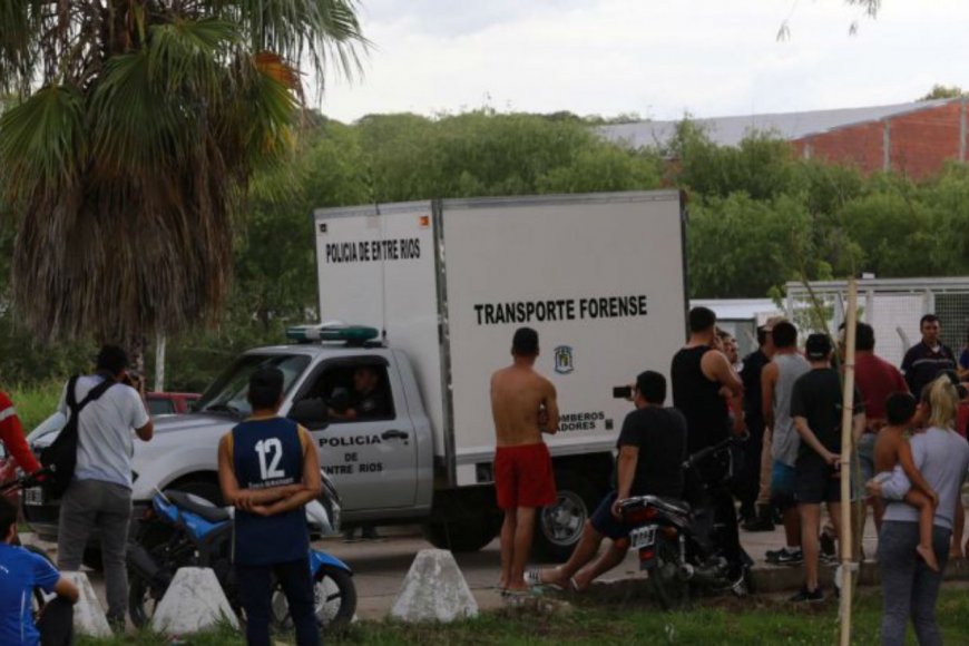 El vehículo traslada el cuerpo de la joven a Oro Verde.