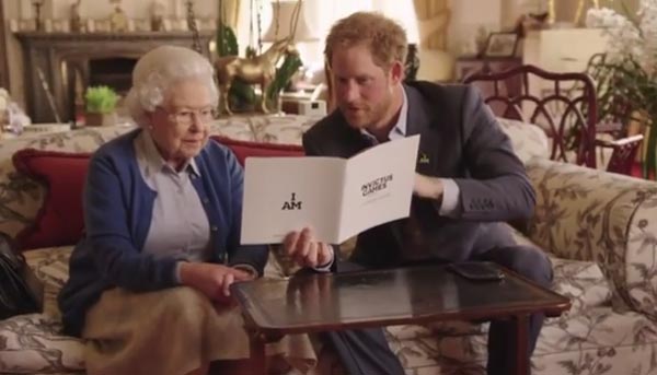 Harry llegó tres horas antes de la inédita reunión en Sandringham para poder encontrarse a solas con la reina Isabel.