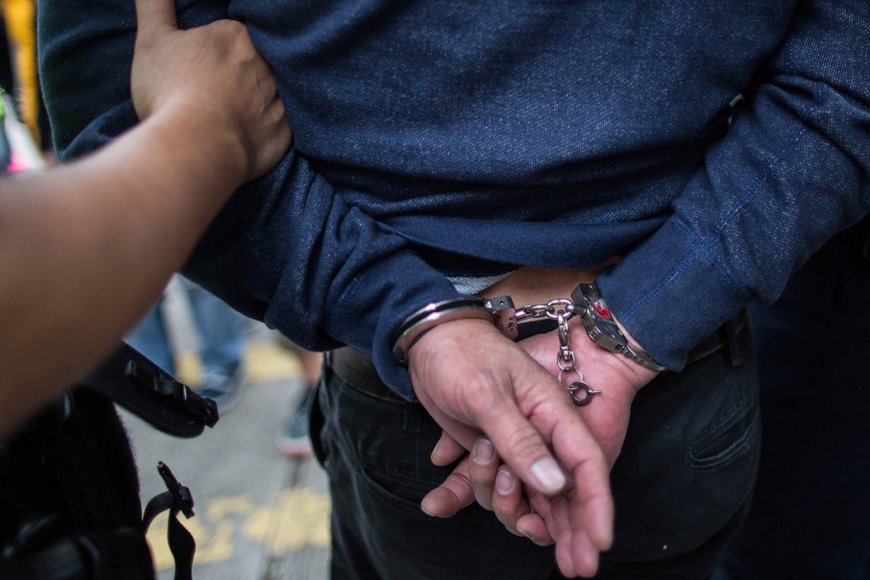 El policía deberá cumplir 45 días de prisión domiciliaria.