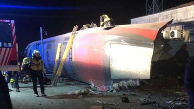 Dos muertos y 27 heridos por el descarrilamiento de un tren de alta velocidad en Italia