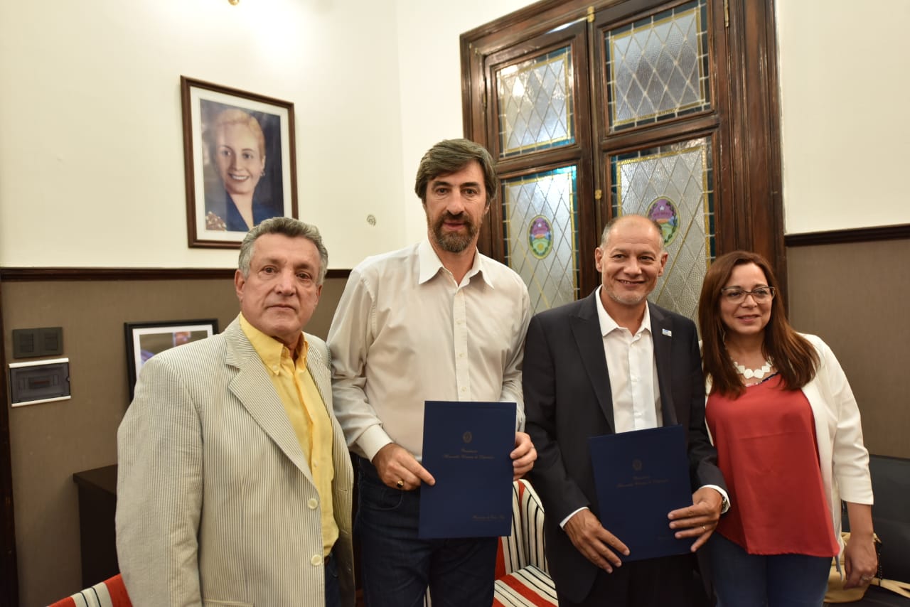 Giano, Sabella, Zacarías y Farfán, en la firma del convenio.