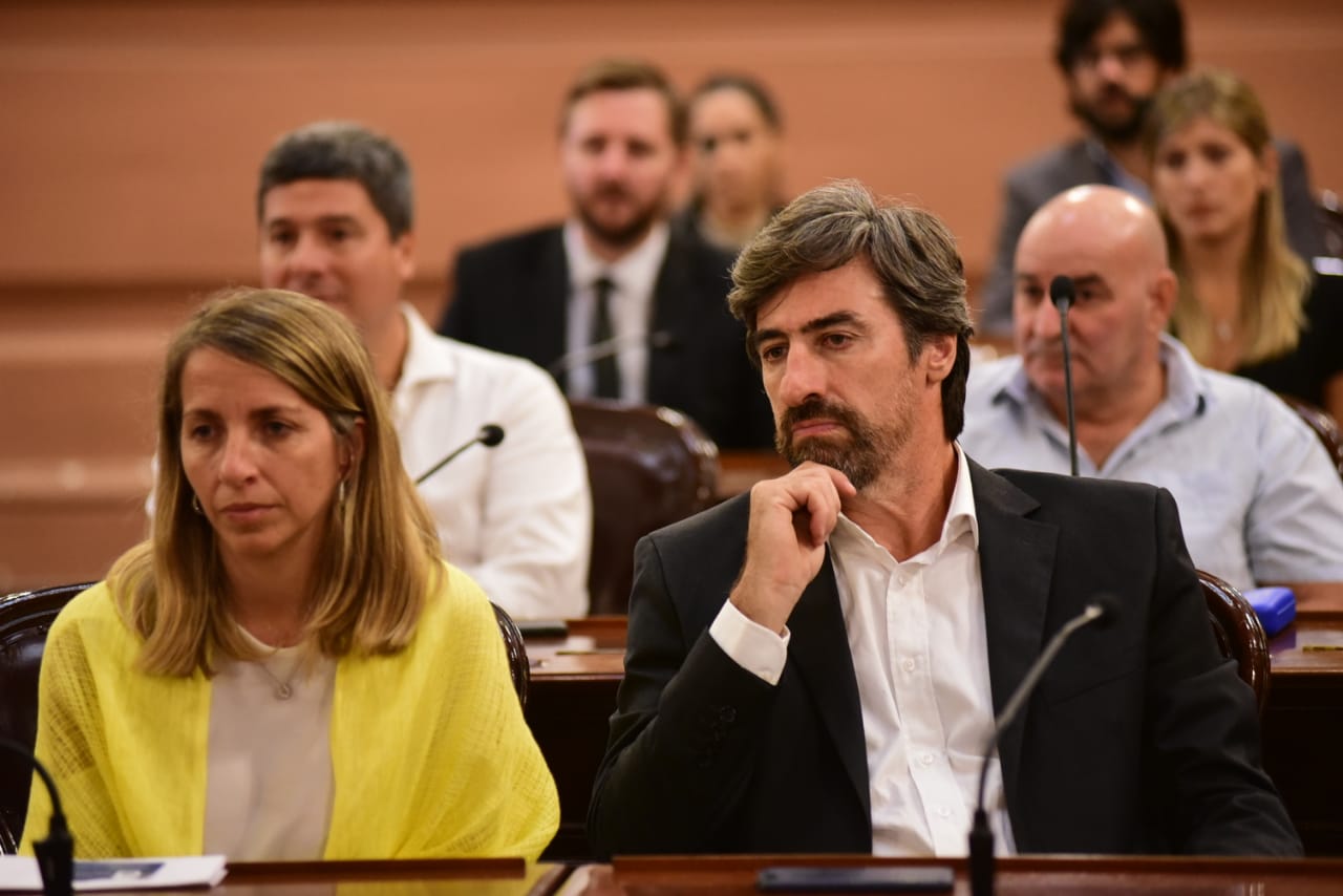 La vicegobernadora, Laura Stratta, y el titular de la Cámara Baja, Ángel Giano.