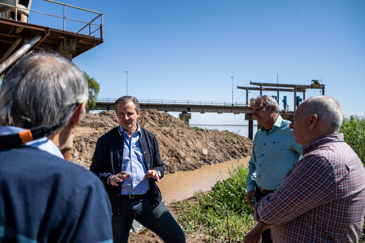 El intendente Adán Bahl controló los trabajos que la Municipalidad realiza en la Toma Nueva para garantizar el suministro de agua a la población.