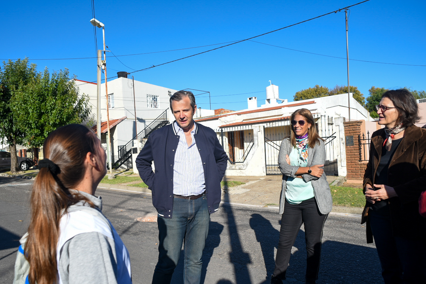 Bahl supervisó el bloqueo sanitario por dengue en la vecinal Leopoldo Lugones