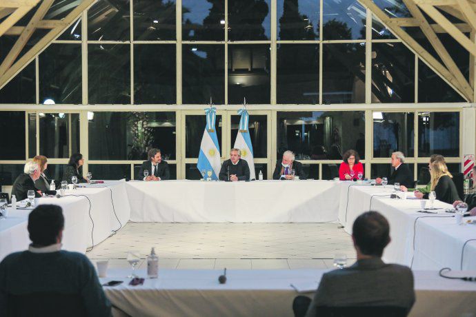 Cuarentena fase cuatro: Fernández analiza una reapertura progresiva