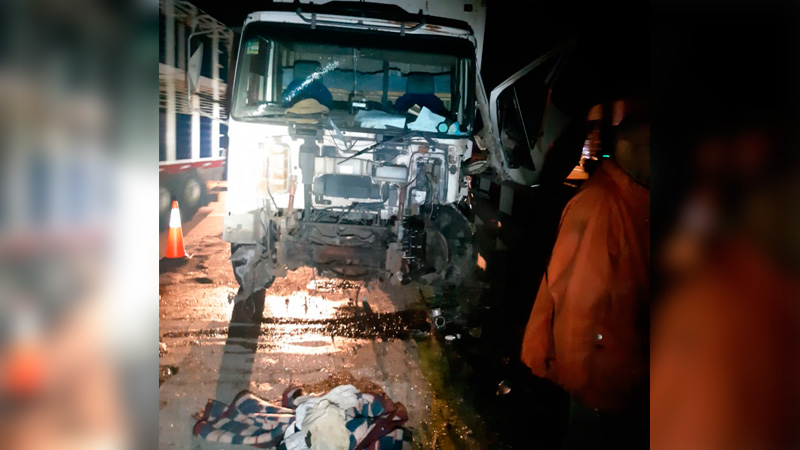 Camionero cayó al río tras chocar la baranda de un puente